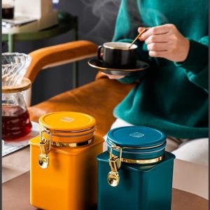 Plastic airtight coffee/sugar jar